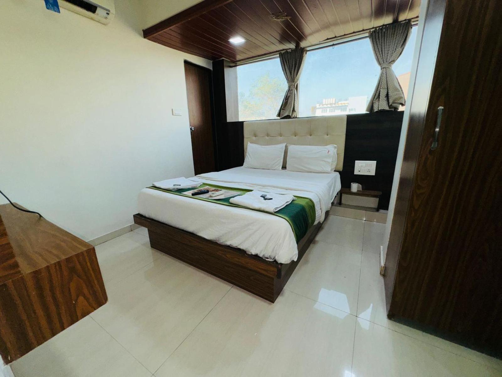 Hotel Artusinn Midc Andheri East Mumbai Exterior photo